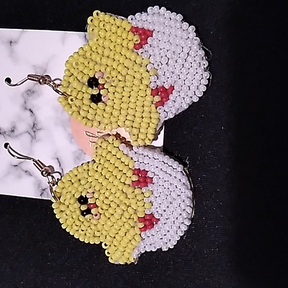Easter beaded Earrings hypoallergenic chicks yellow & white 2  x 1.5 inch - Picture 2 of 5